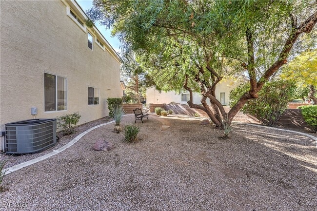 Photo - 9900 Calabasas Ave