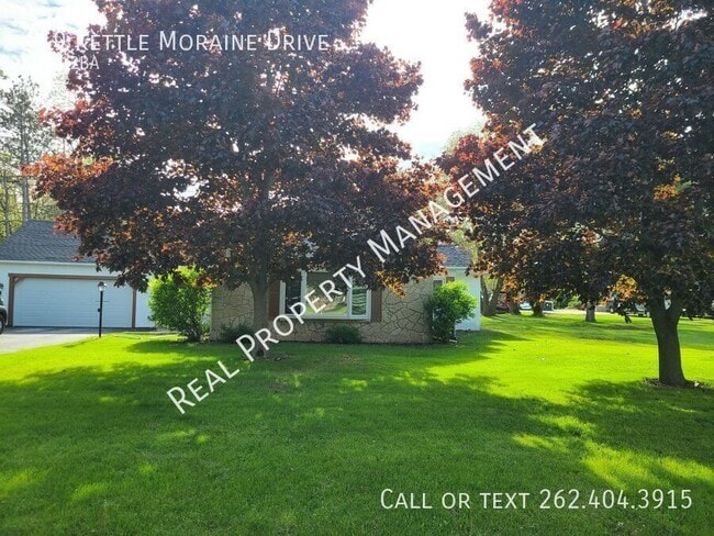 Building Photo - 419 Kettle Moraine Dr Rental