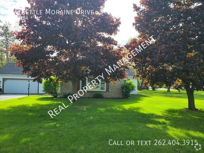 Building Photo - 419 Kettle Moraine Dr Rental