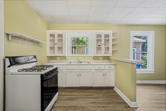 Photo - 3100 King St