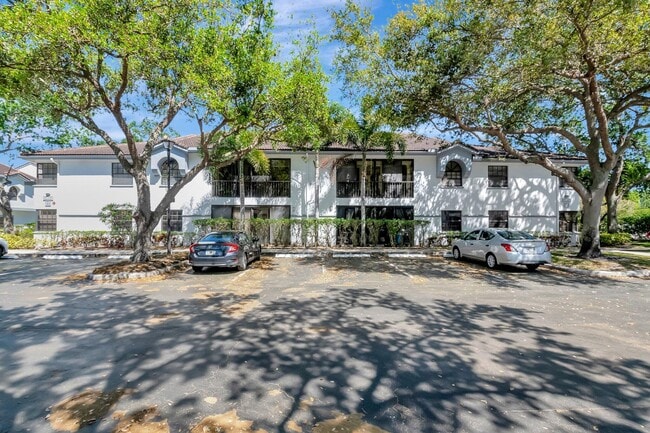 Building Photo - 5403 Verona Dr Unit H Rental