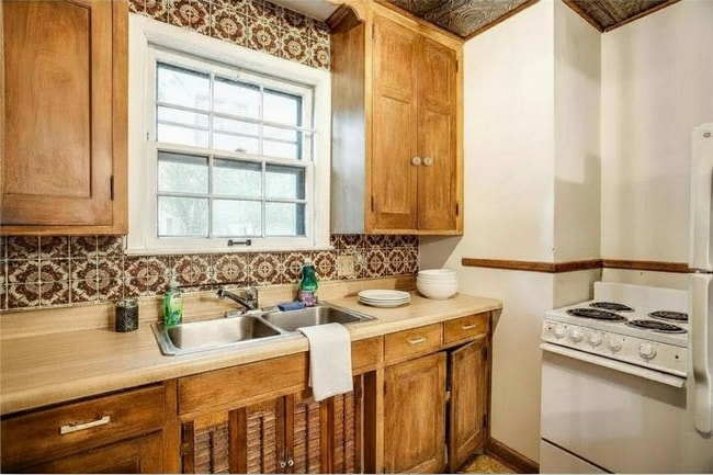 Kitchen - 134 Warwick St SE Unit R