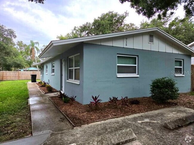 Building Photo - 715 6th Ave NE Rental