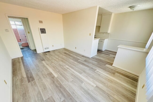 Unit #4 Living Room - 1049 N Mariposa Ave