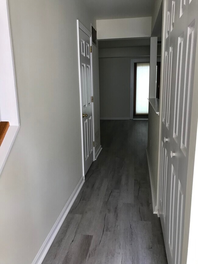 Photo - 1111 Cambridge Ct