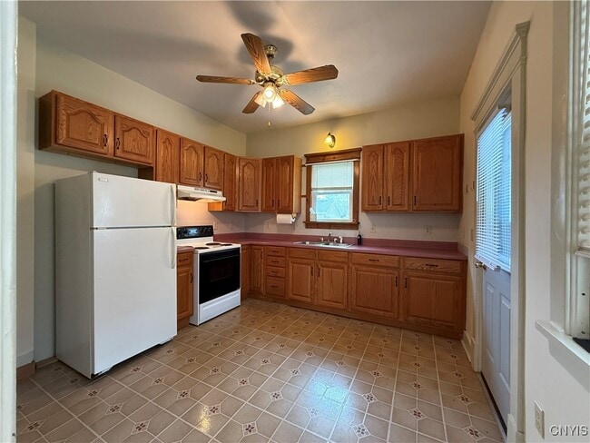 Building Photo - 56 E 5th St