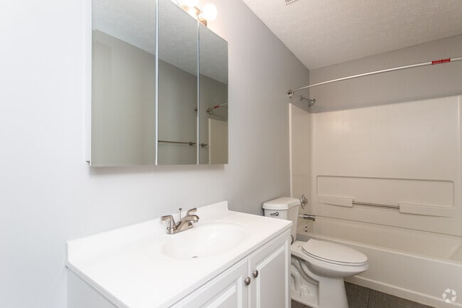 2BR, 1.5BA - 910 SF