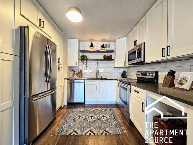 Building Photo - 1344 N Dearborn St Unit 15A Rental