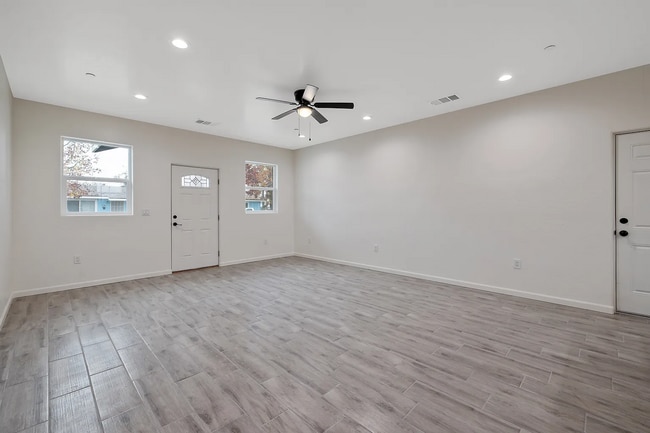 Photo - 601 E 10th St Unit 601 E 10th Street  A