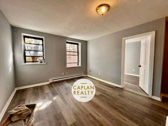 Building Photo - 1407 Chapel St Unit 34