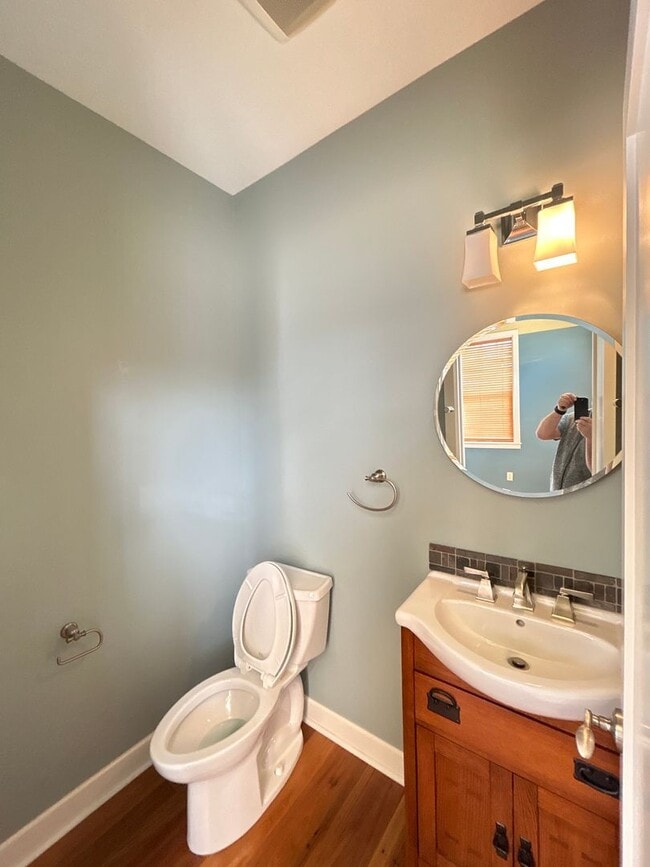 Photo - 2 Bedroom / 1.5 Bath Executive Apartment i...