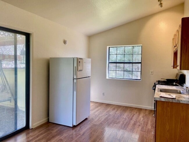 Photo - 18601 Country Ln Unit #C