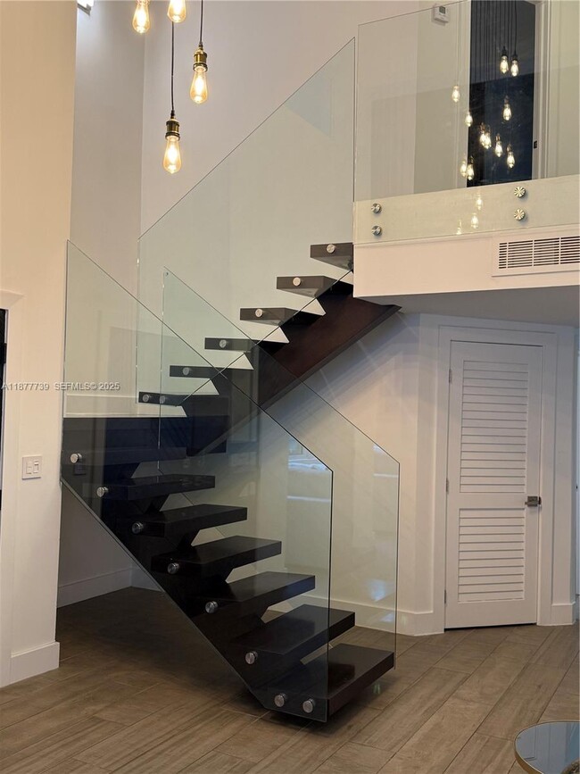 Photo - 3231 Salzedo St