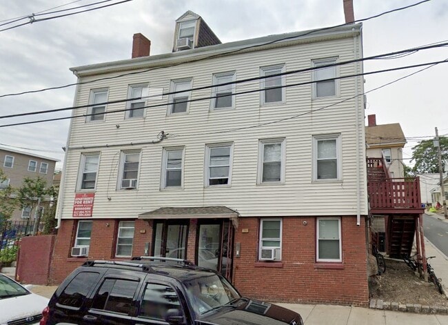 Building Photo - 102 Beacon St Unit 2B