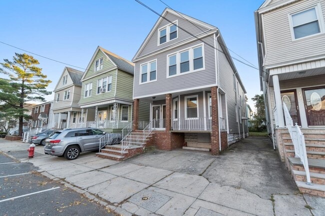 Photo - 170 W 10th St Unidad 1