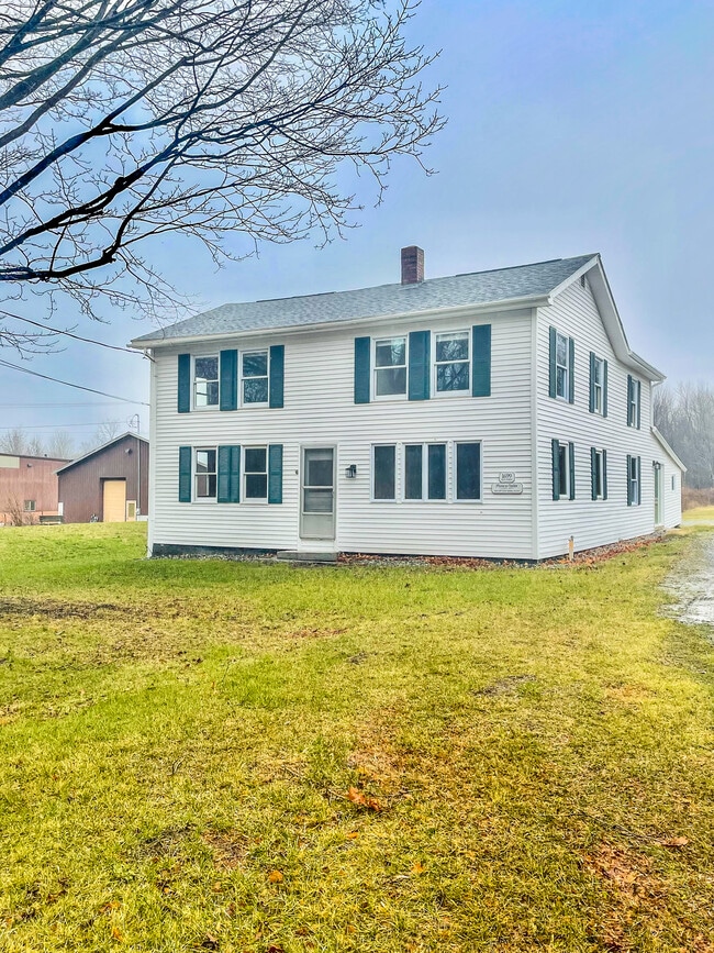 Photo - 1699 Main St