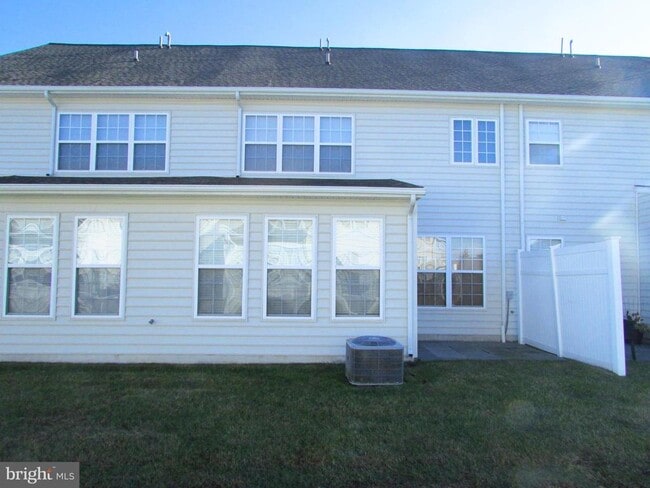 206 W Bourne Way