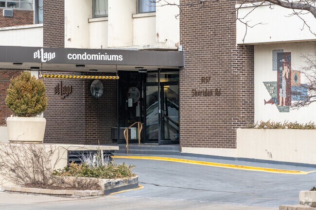 Entry - Condominium on the Lake