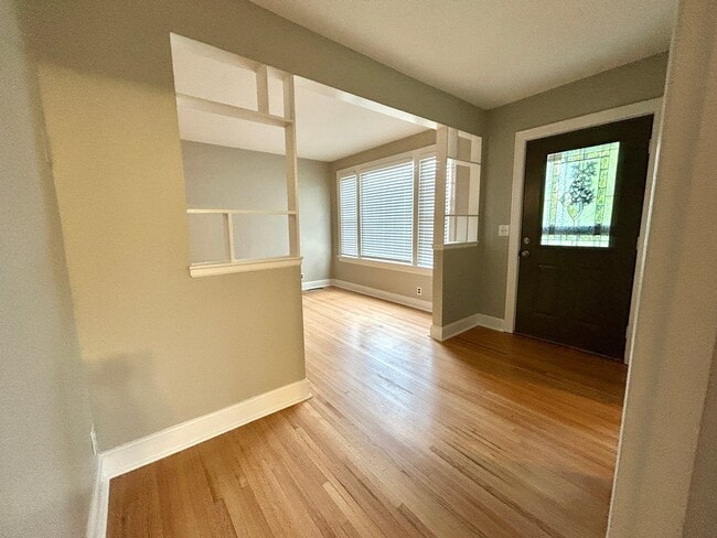 Photo - 247 Graeme Dr