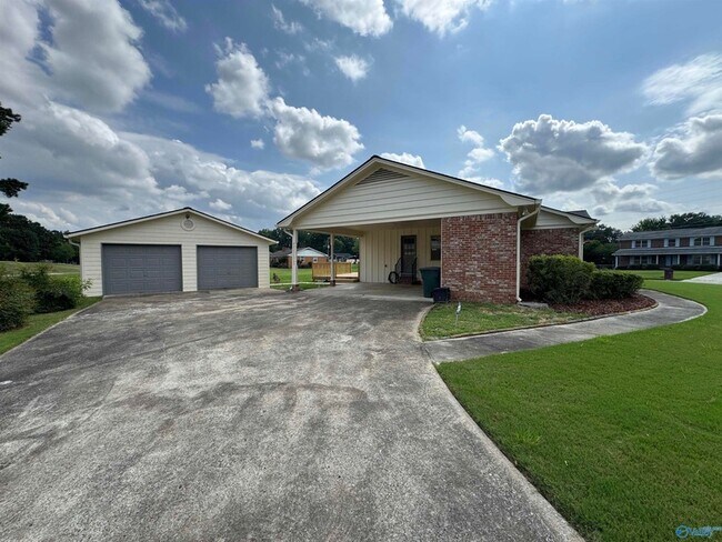 Photo - 816 Mira Vista Dr SE
