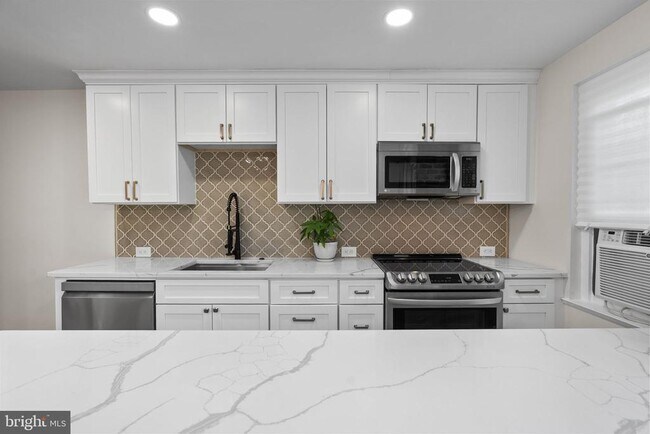 Photo - 720 Shaw Ave