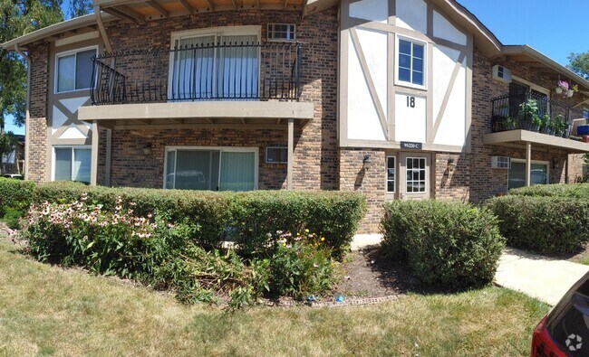 Building Photo - 9s020 Frontage Rd Unit 112 Rental