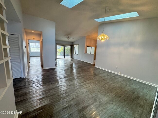 Photo - 1921 Sprucewood Way