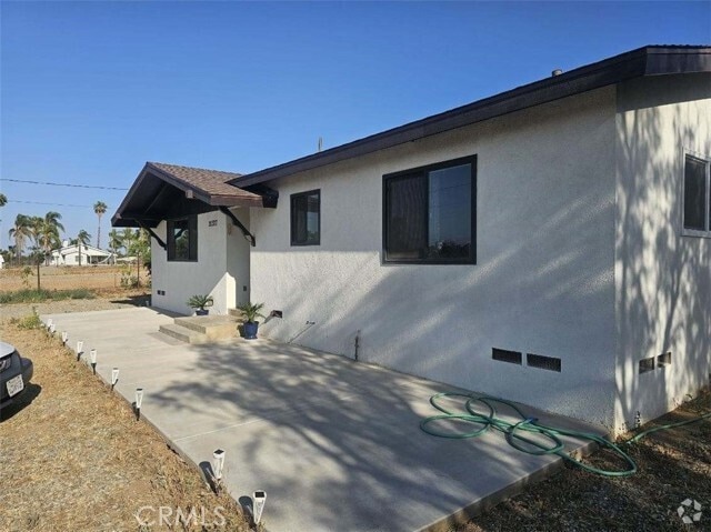 Building Photo - 21327 Pinewood St Rental