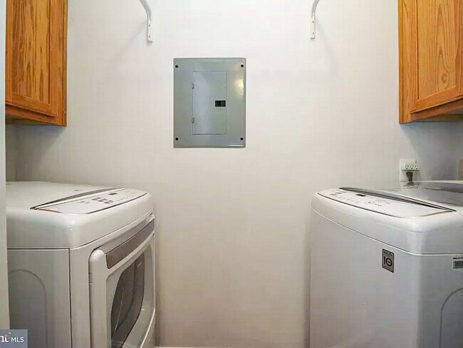 In-unit washer and dryer - 46602 Ellicott Sq Unit 103