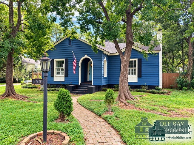 Building Photo - Charming Midtown Cottage
