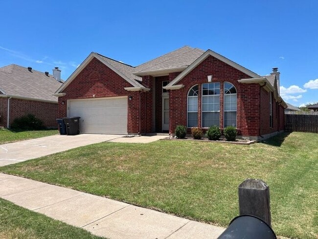 Bright & Inviting Home with Walk-In Closet... - Bright & Inviting Home with Walk-In Closet...