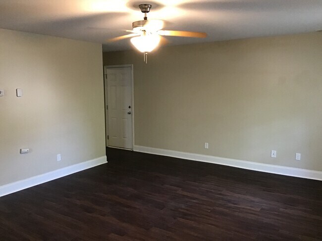 Photo - 130 Crossing Cir