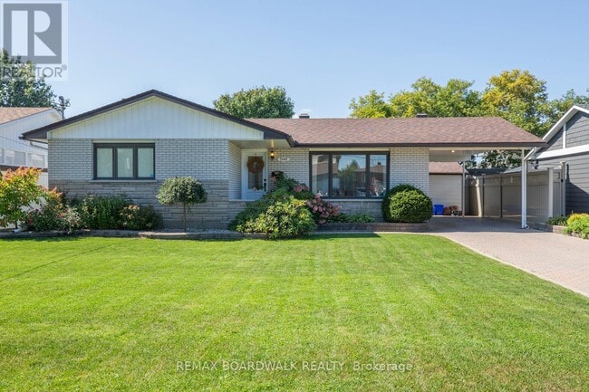 Photo - 1588 Maxime St