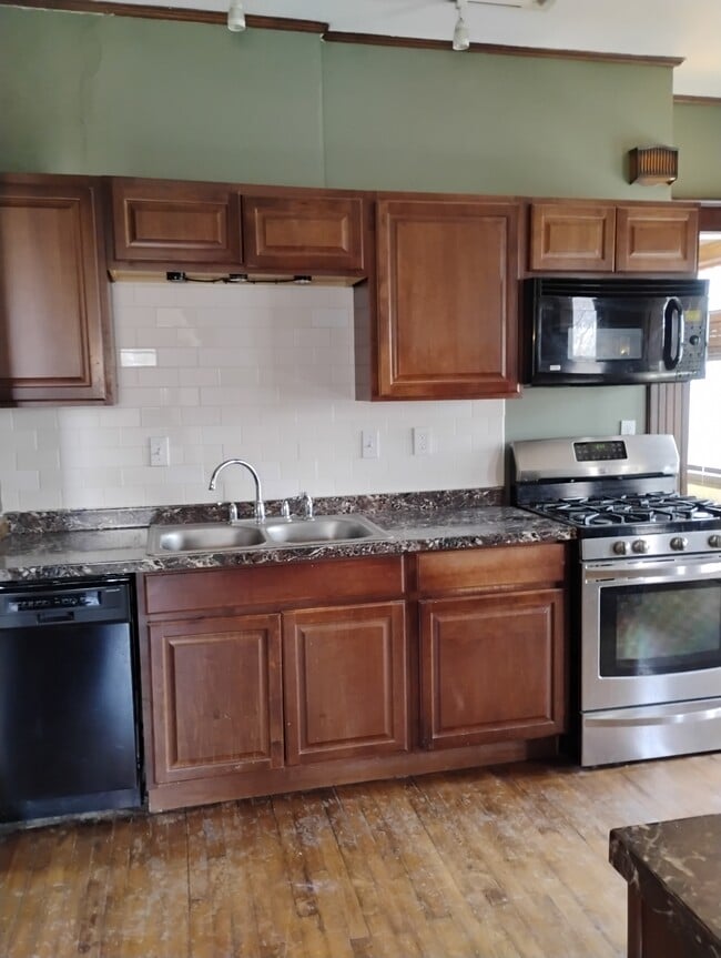 Photo - 1407 Girard Ave N Unit 2