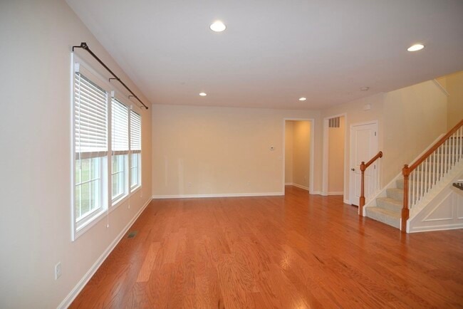 Photo - 8 Spicebush Ct