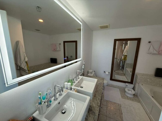 Photo - 185 SW 7th St Unit 703