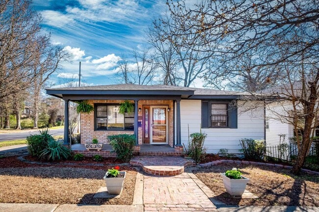 Photo - 1101 W Charles Bussey Ave Casa