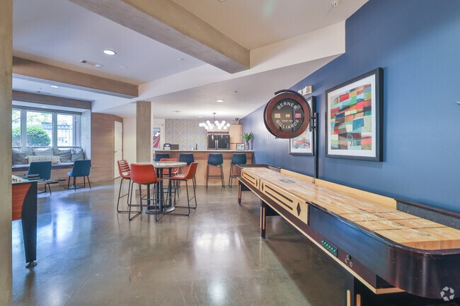 Clubhouse - 400 Rhett