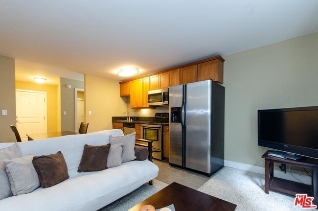 Photo - 10982 Roebling Ave Unidad 339
