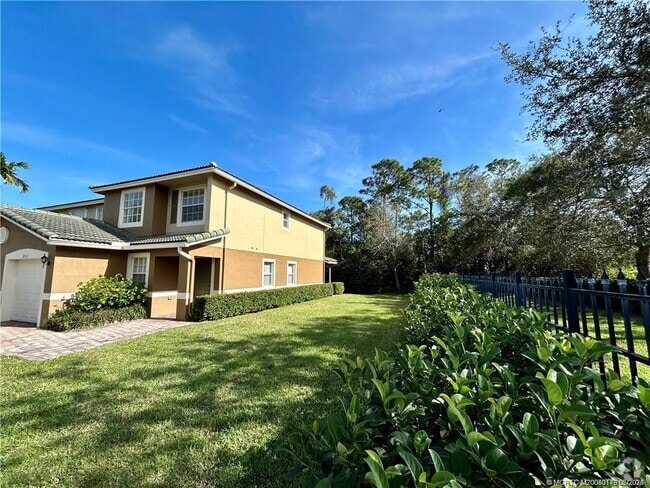 Building Photo - 2813 SE Birmingham Dr Rental