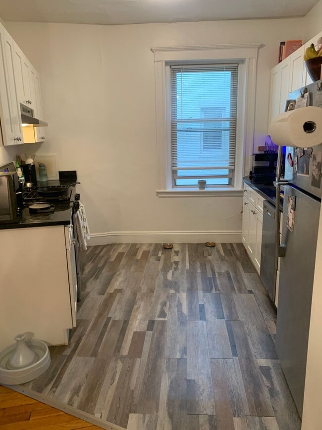 Photo - 260 Kelton St