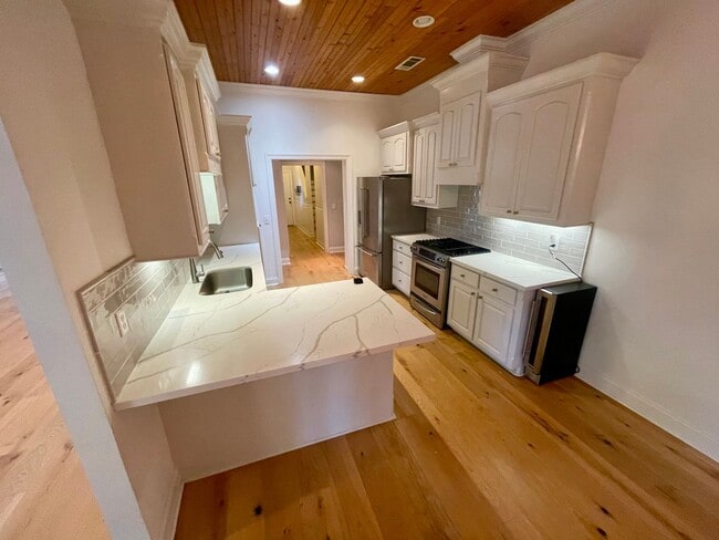 Photo - Amazing Home For Rent in Deerfield