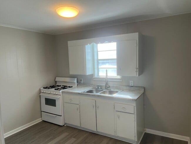 Photo - 3 Bed 1 Bath Home