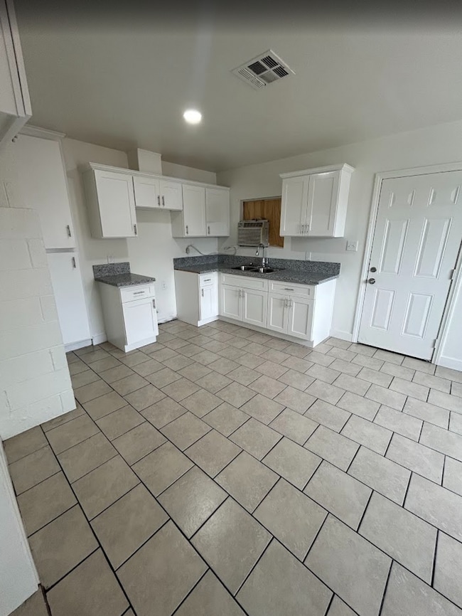 Photo - 1004- 06 Unit 1004 McCurdy Dr.