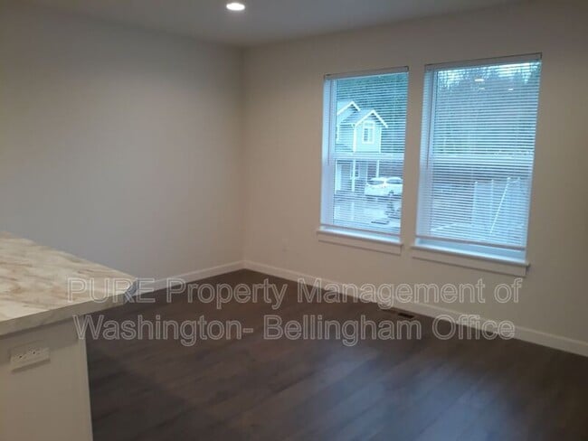 Photo - 260 16th St Unidad 102