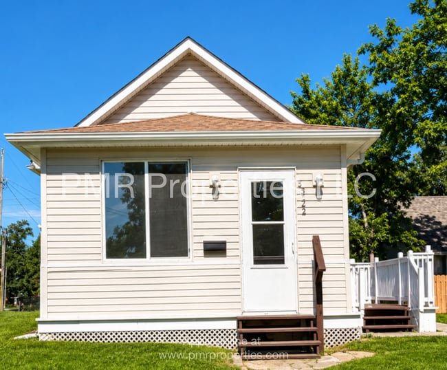 Building Photo - 2 Bedroom/ 1 Bathroom House