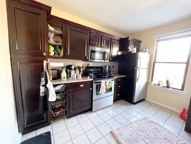 Building Photo - 1578 Tremont St Unit 3