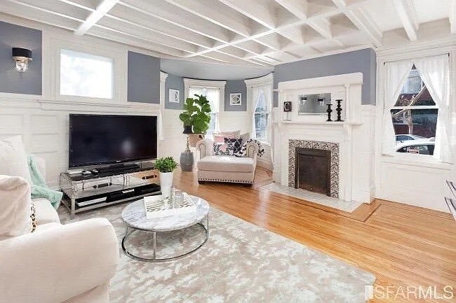 Photo - 2096 Pine St