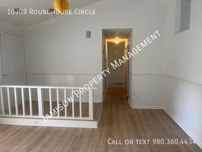 Photo - 10309 Roundhouse Cir