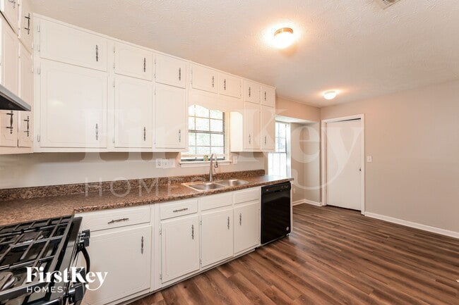 Photo - 3345 Newcastle Way